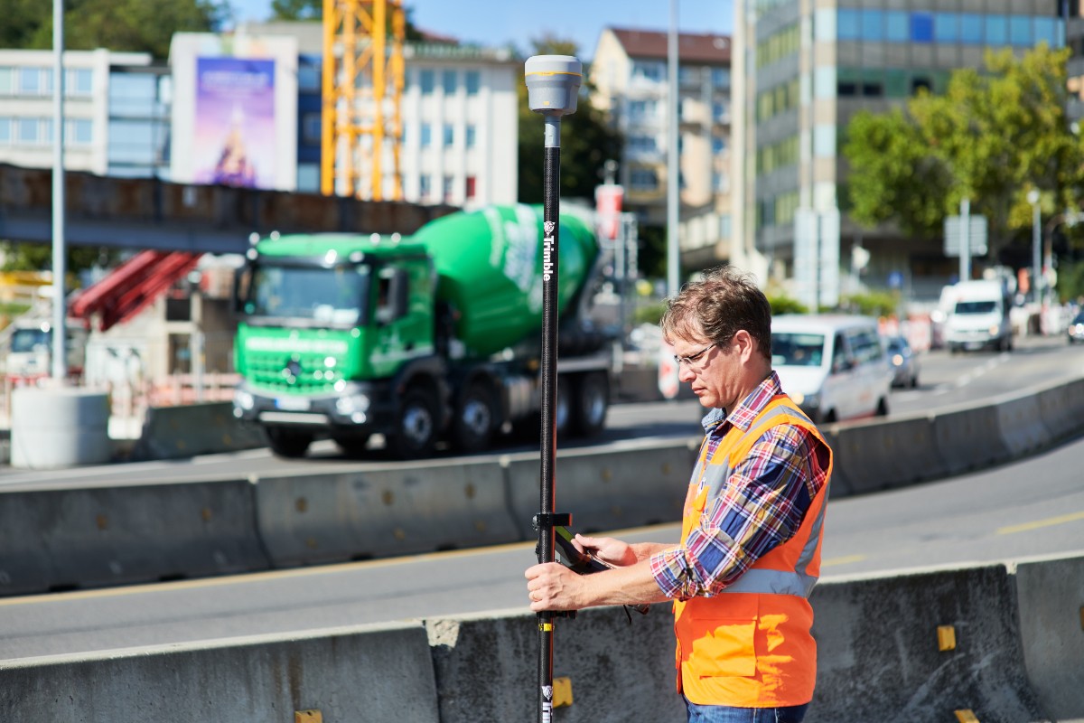 Trimble-R12_TSC7_Urban_084.jpg