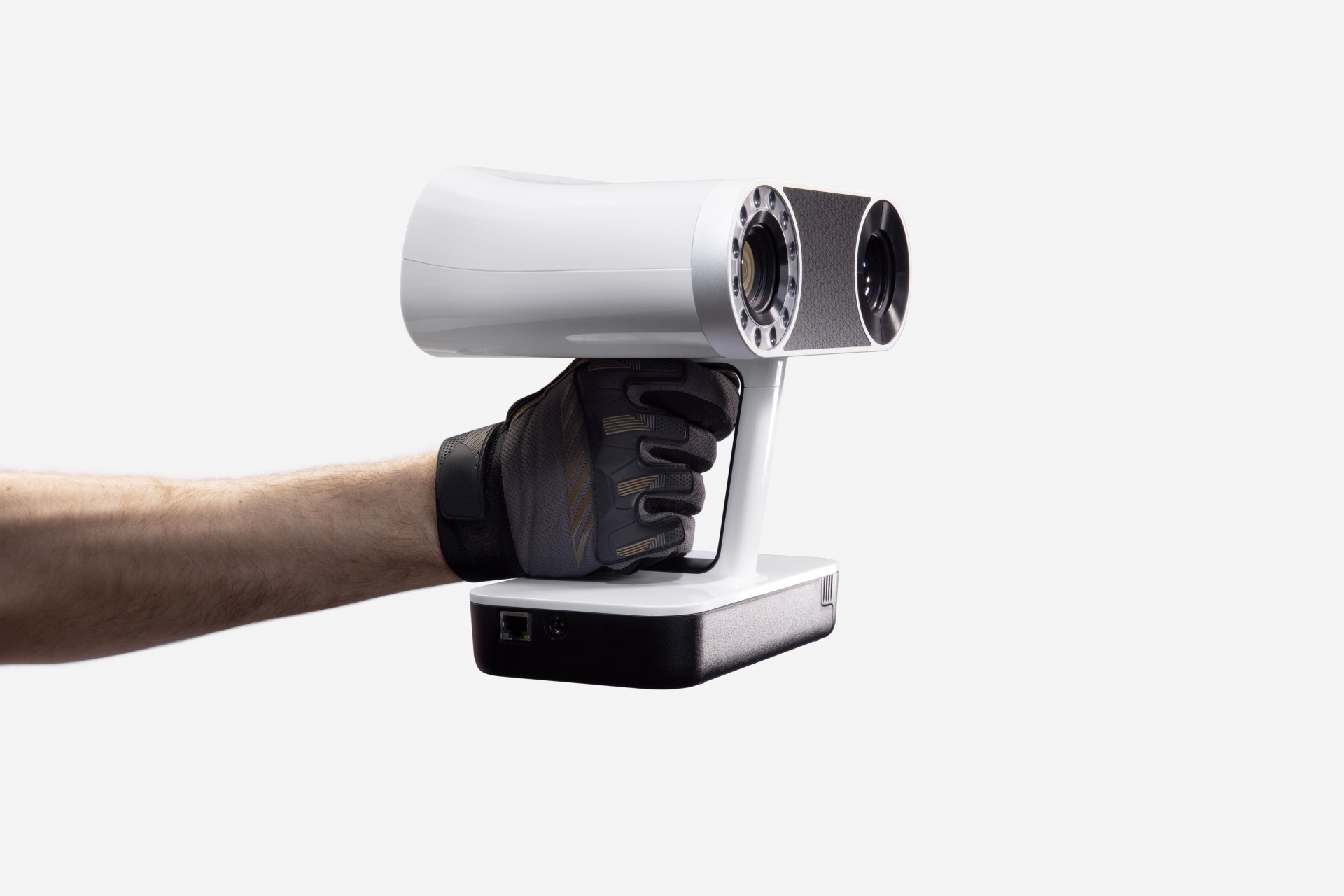 Gloved_hand_pointing_Artec_Leo.jpg