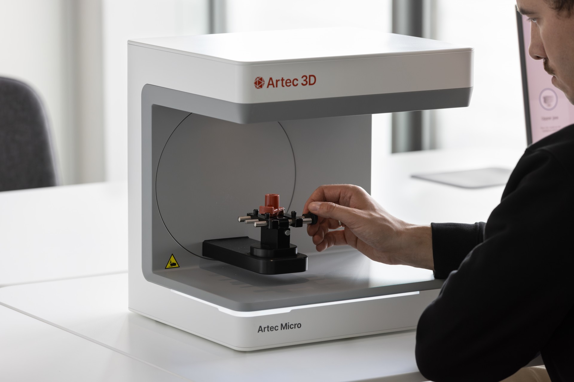 Artec-Micro-II-hand.jpg